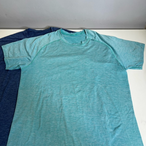 lululemon athletica Men's Teal and Navy Short Sleeve Tees - Picture 5 of 16